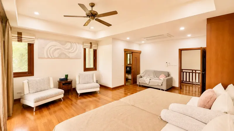 Upper floor — 4