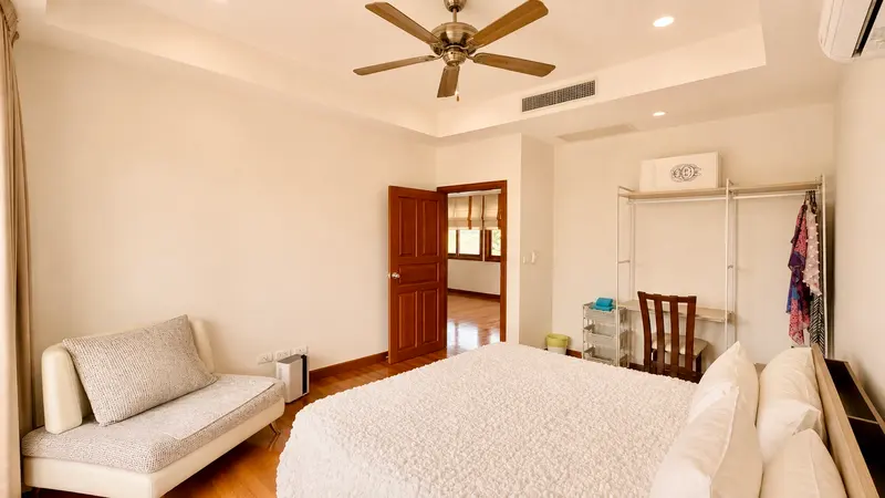 Upper floor — 9